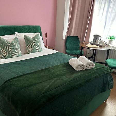 Hotel The Lily Pad Near Poole Dorset Self Contained Private Entrance And Free Parking Corfe Mullen Exteriér fotografie