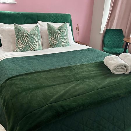 Hotel The Lily Pad Near Poole Dorset Self Contained Private Entrance And Free Parking Corfe Mullen Exteriér fotografie