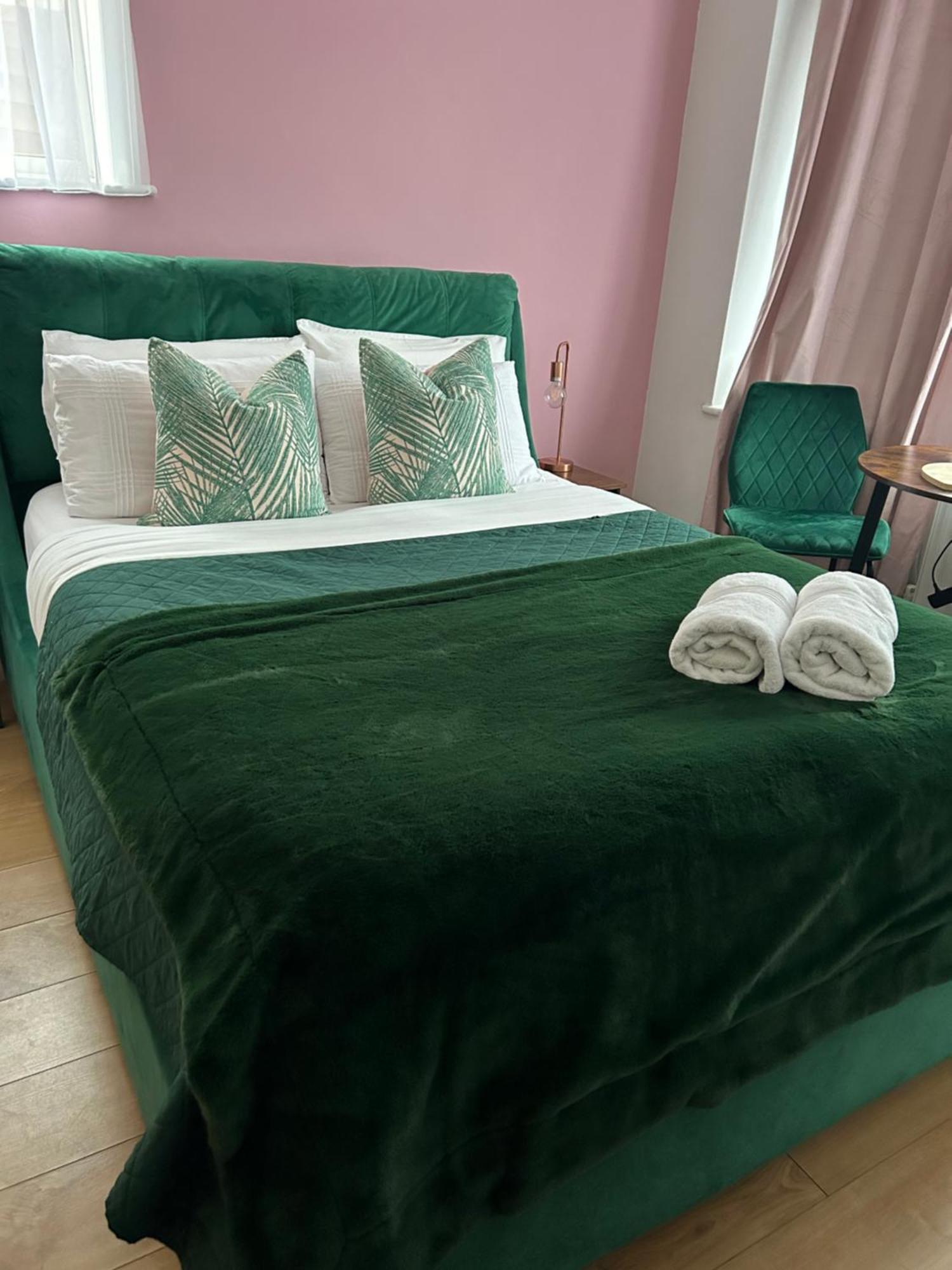 Hotel The Lily Pad Near Poole Dorset Self Contained Private Entrance And Free Parking Corfe Mullen Exteriér fotografie