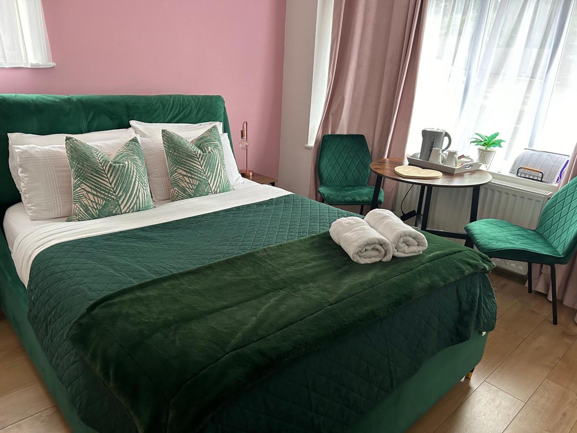 Hotel The Lily Pad Near Poole Dorset Self Contained Private Entrance And Free Parking Corfe Mullen Exteriér fotografie