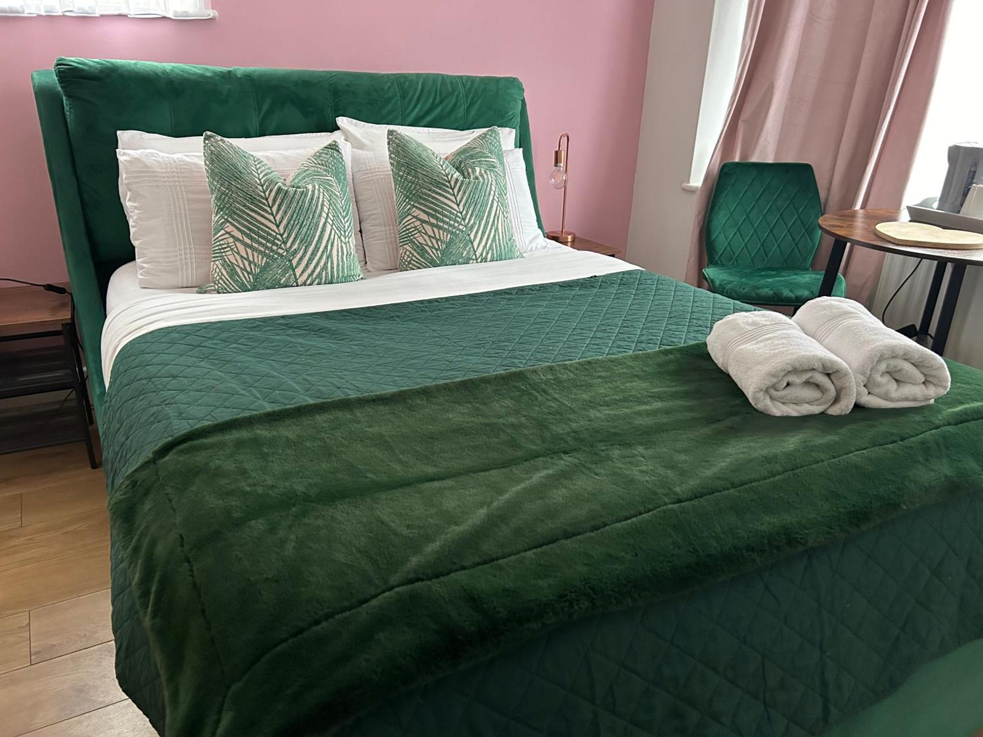 Hotel The Lily Pad Near Poole Dorset Self Contained Private Entrance And Free Parking Corfe Mullen Exteriér fotografie