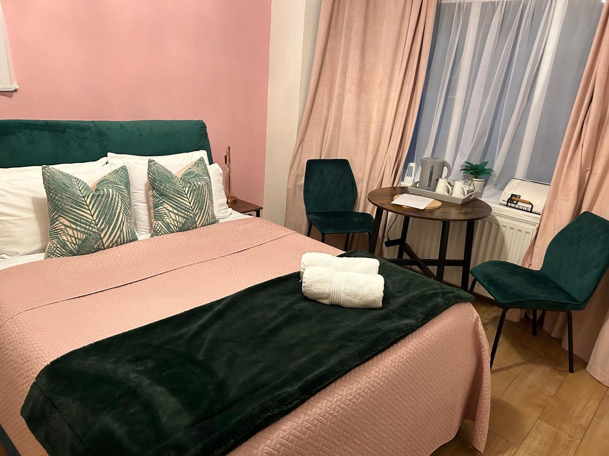 Hotel The Lily Pad Near Poole Dorset Self Contained Private Entrance And Free Parking Corfe Mullen Exteriér fotografie