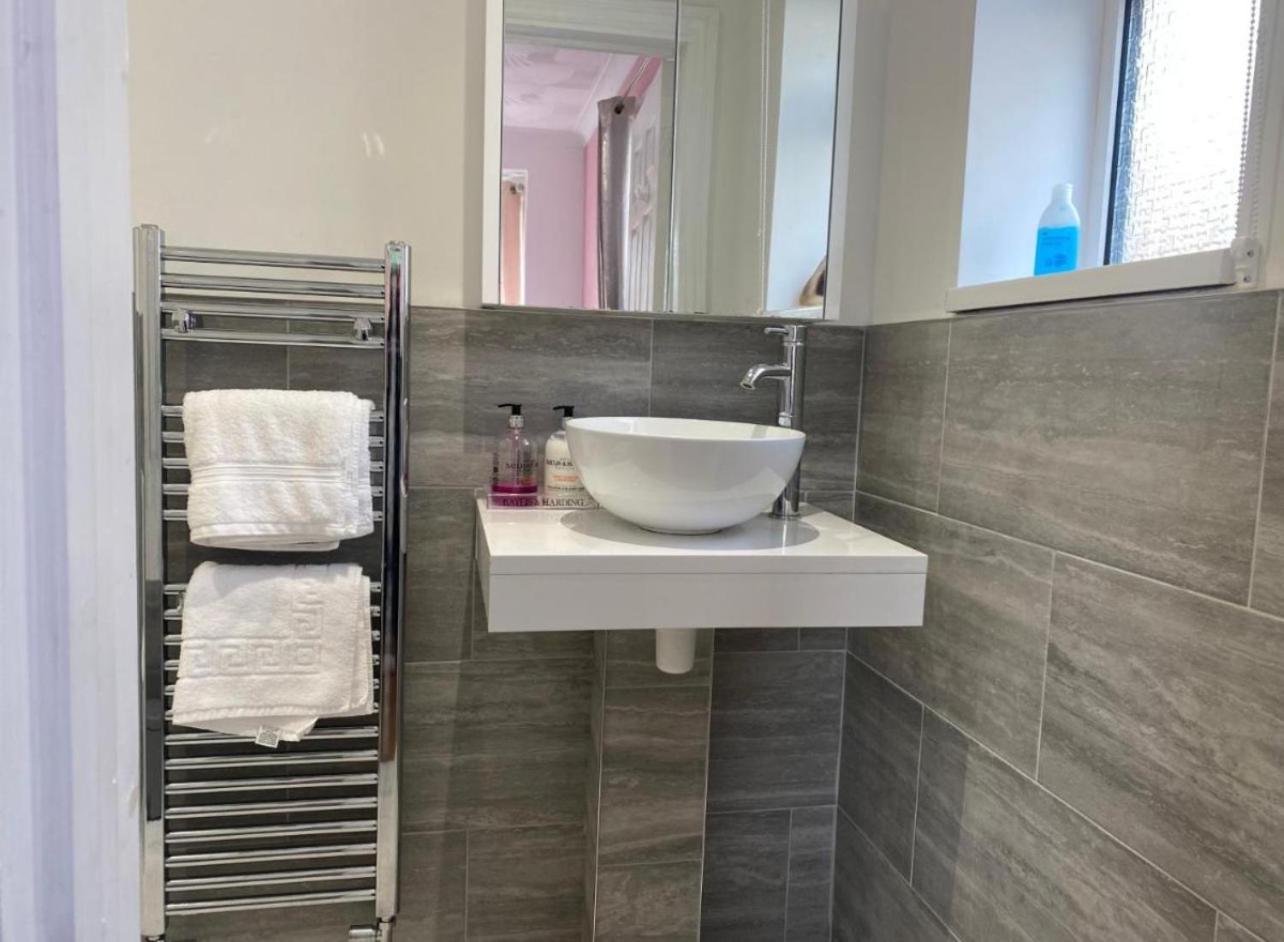 Hotel The Lily Pad Near Poole Dorset Self Contained Private Entrance And Free Parking Corfe Mullen Exteriér fotografie